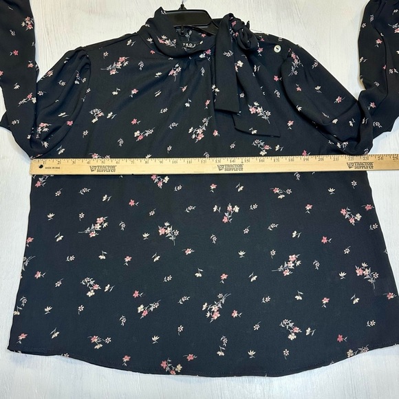 Kontrol Contemporary Black Floral Tie Neck Blouse XL Long Sleeve Lightweight - Picture 3 of 10